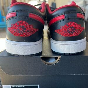 Used in Box Jordan 1 Low Black Fire Red White Mens 10.5. 553558 063